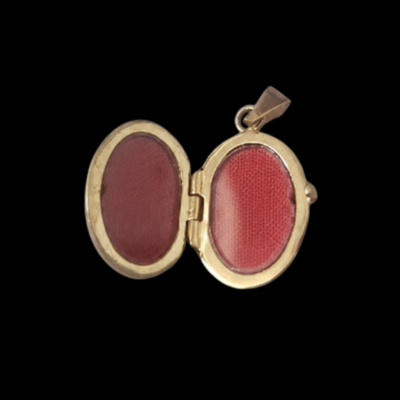 9Kt Floral Engraved 20mm Length Gold Oval Shaped Locket (Neck Chain Not Included) - Image 3